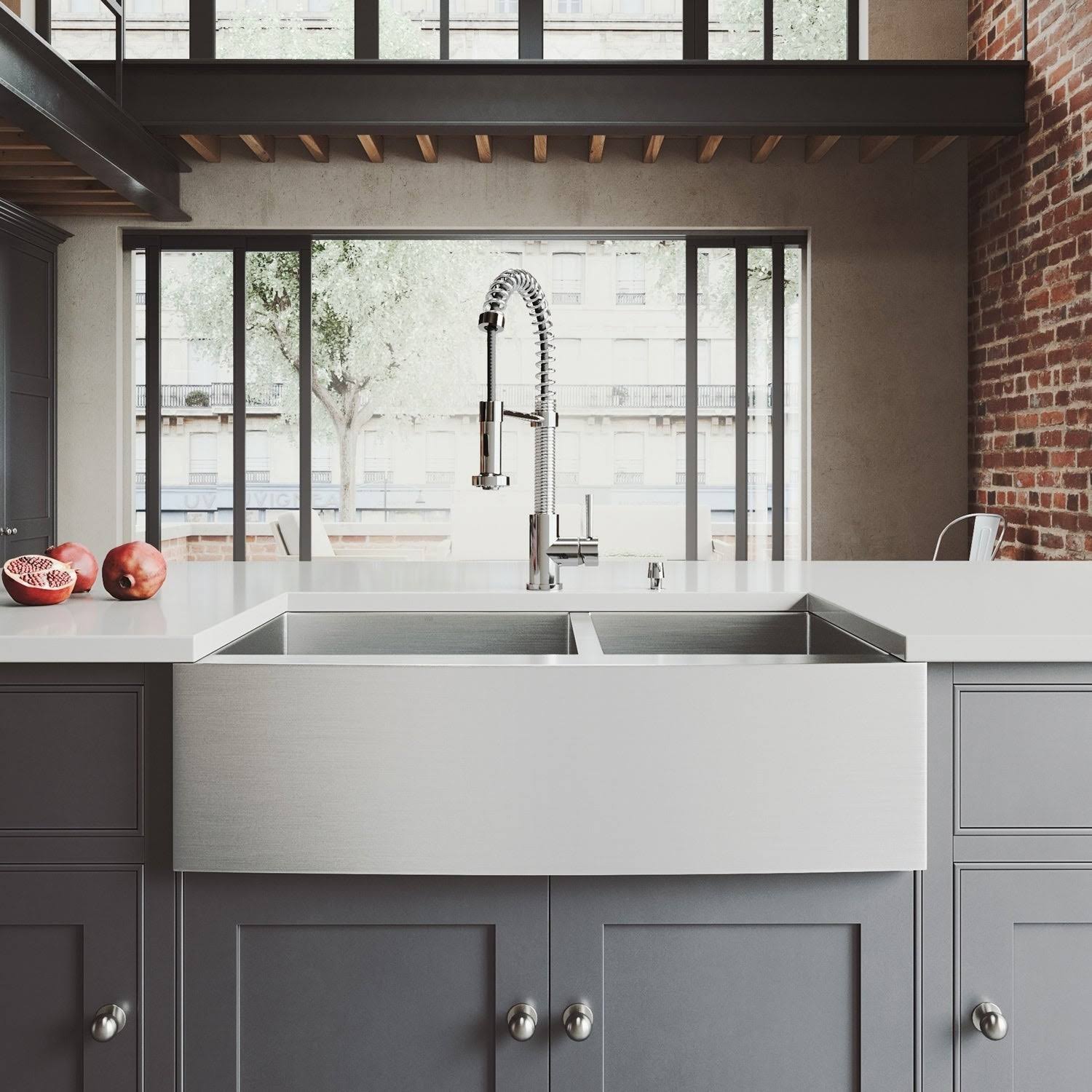 33-inch Farmhouse Stainless Steel Kitchen Sink with Two Grids and Two Strainers P95624