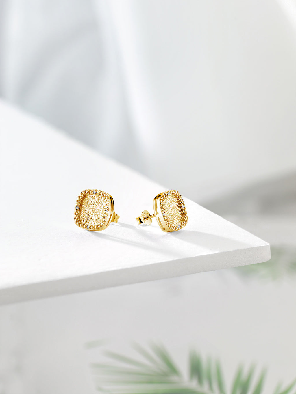18K Yellow Gold Plated Silver Stud Earrings T56439