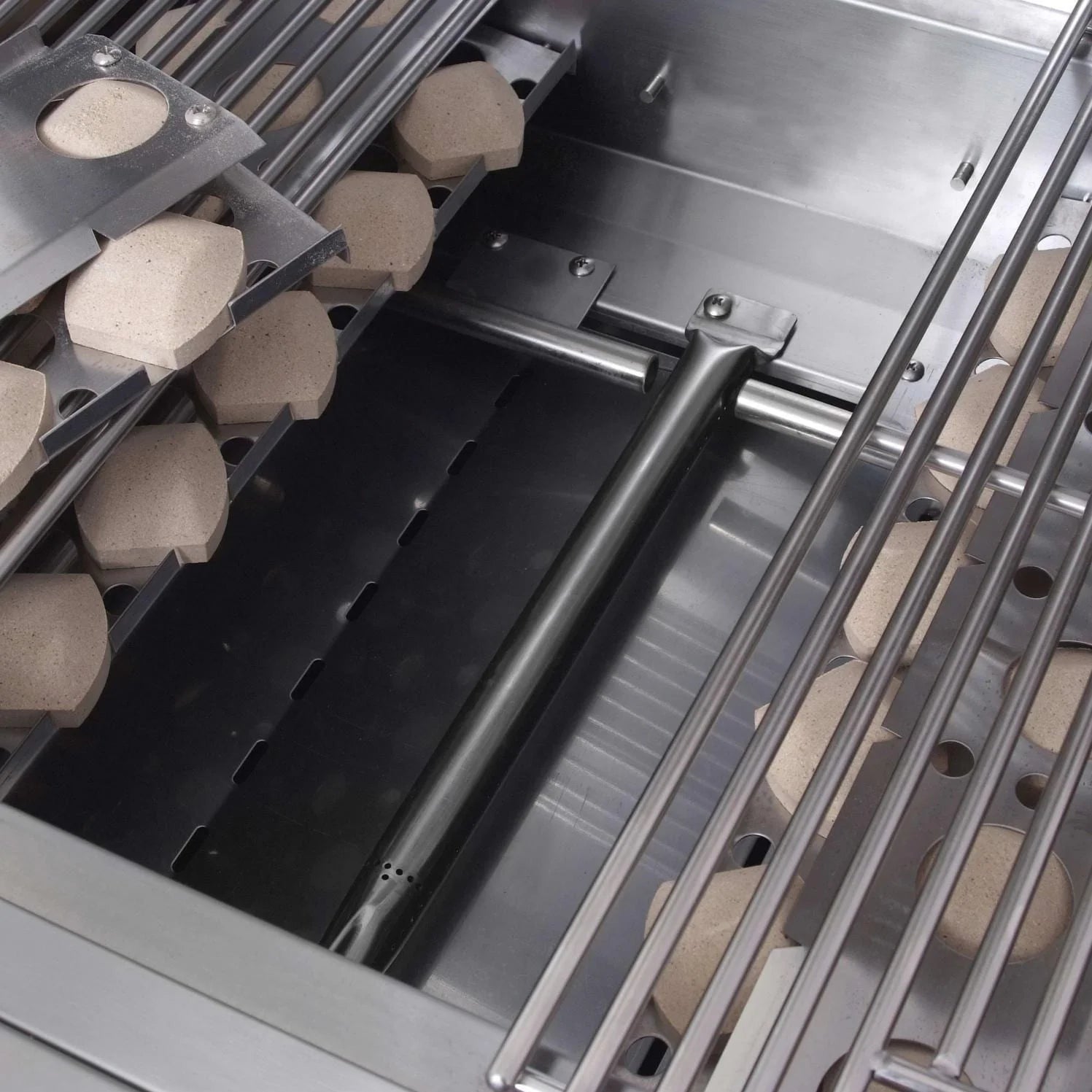 40-Inch 5-Burner Natural Gas Grill With Rear Infrared Burner & Grill Lights N709