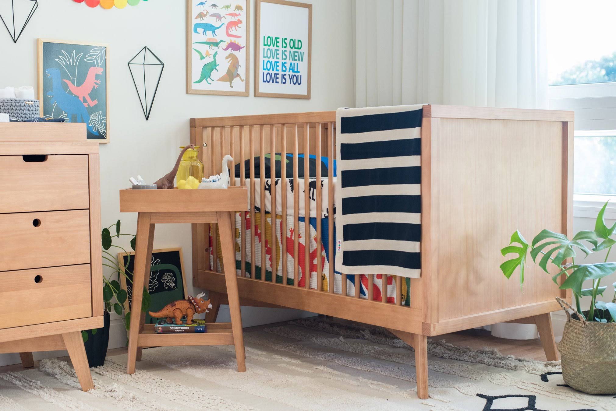 Natural Washed Convertible Crib R75999
