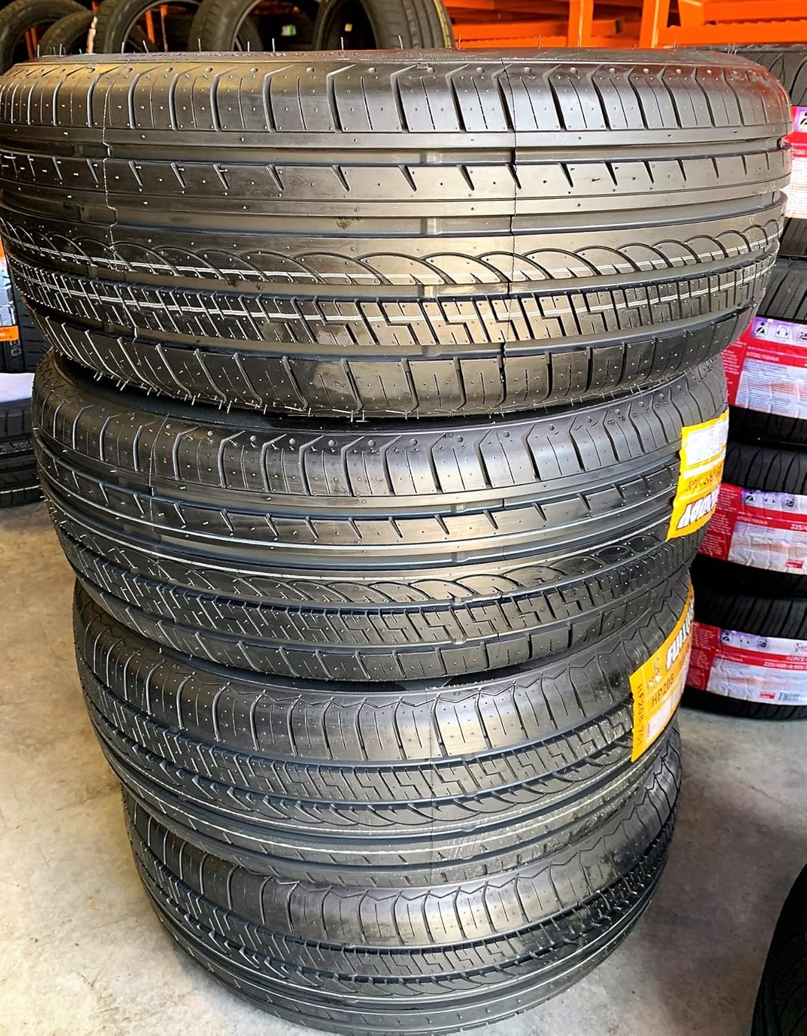 All-Season Performance Radial Tire 205/70R15 96H 4-Ply BSW Pack of 2 Z79613