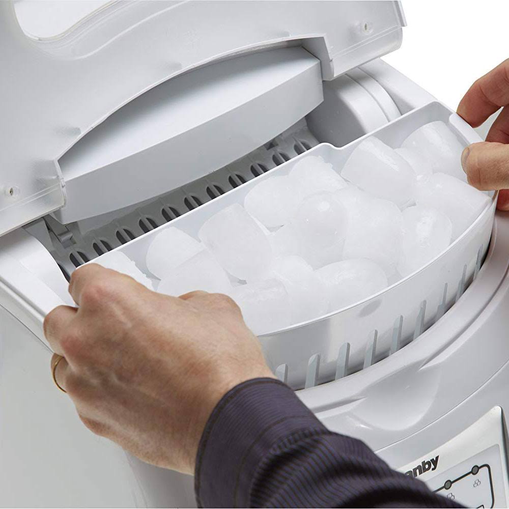 White Ice Cube Maker X5513