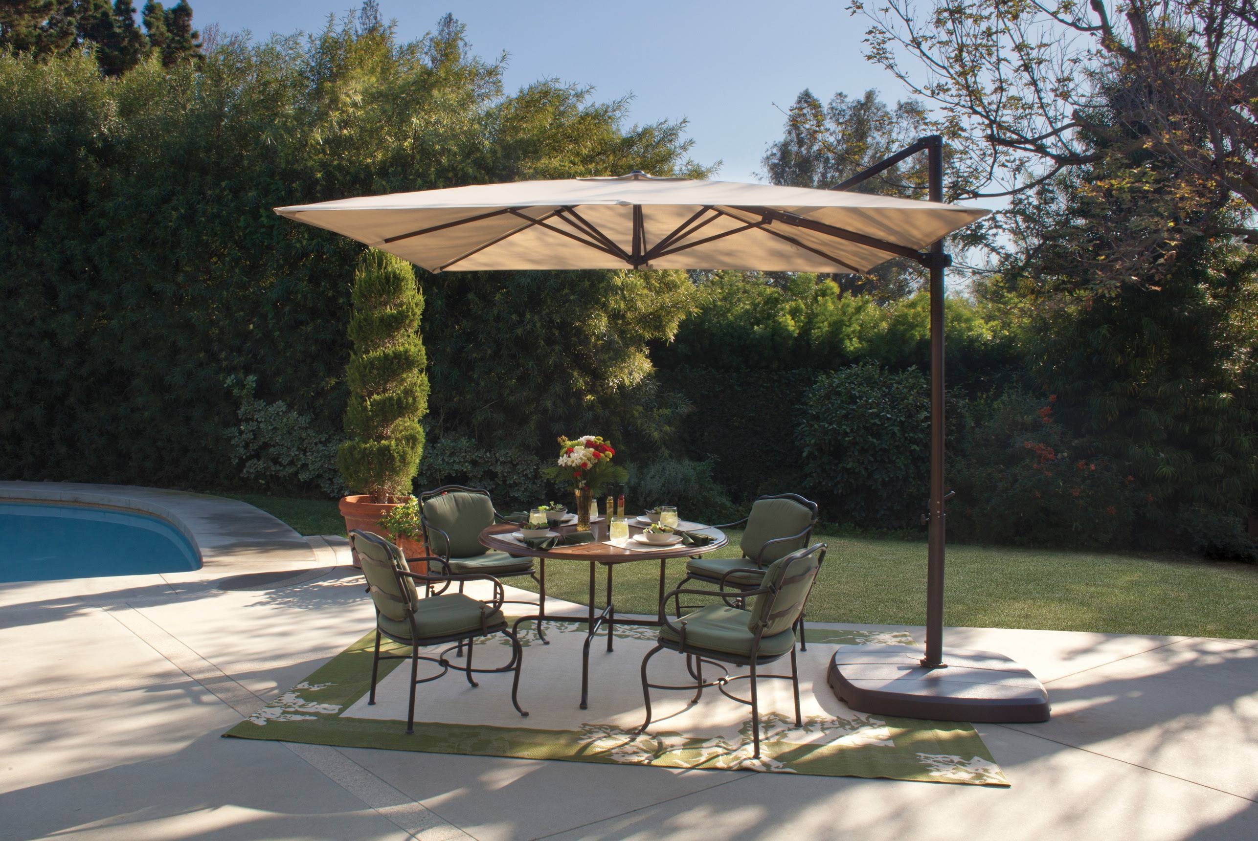 Cantilever Umbrella in Henna/Black G46643