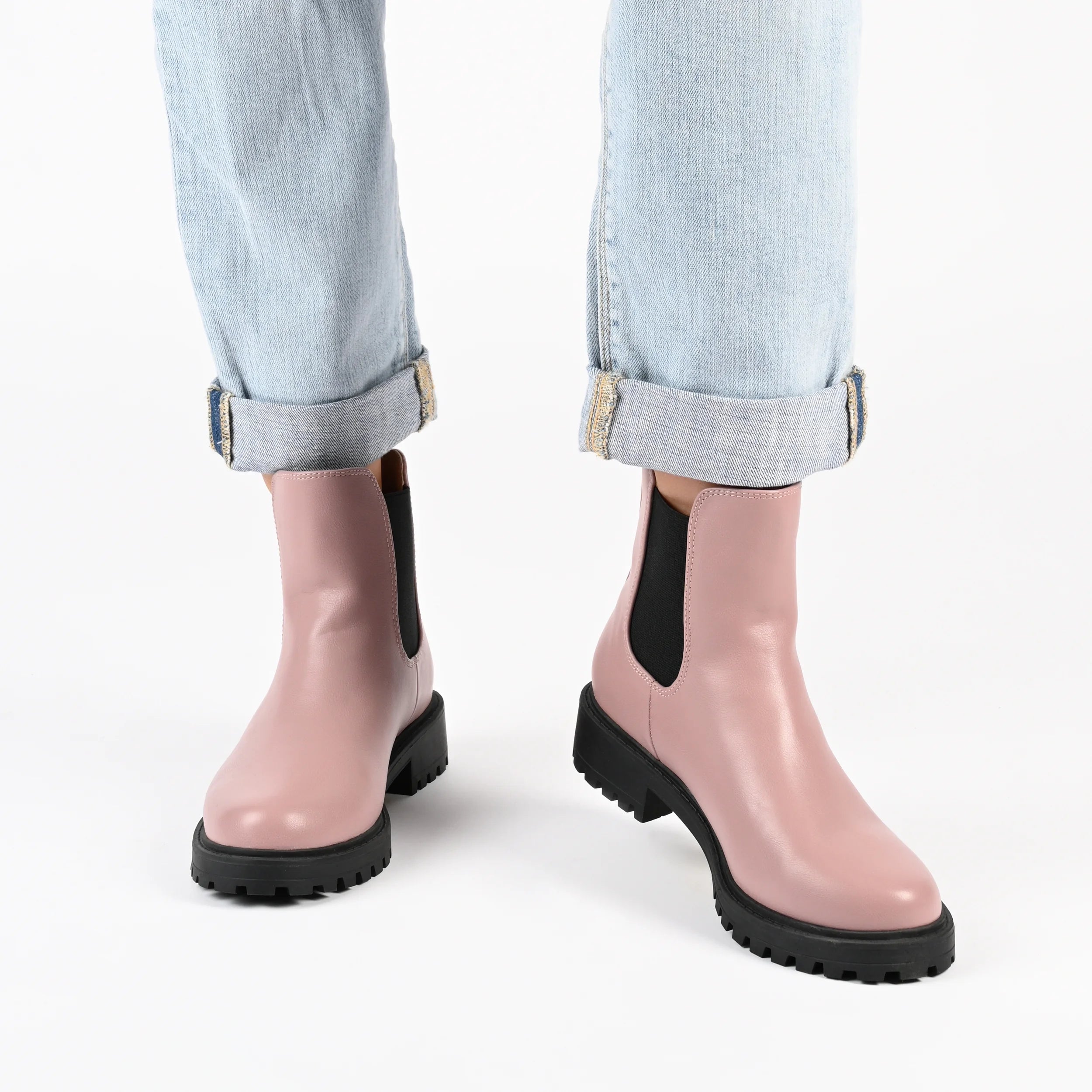Womens Wide Width Round Toe Block Heel Chelsea Booties O34133